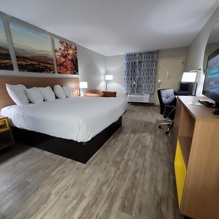 Days Inn By Wyndham Biscoe Kültér fotó
